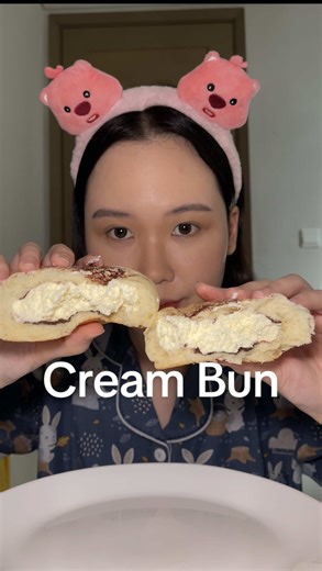 (NO TALKING ASMR MUKBANG) Cream Bun 😋🥯🥛🍫 #makanbersamaloopy #foodie #mukbang #foodtiktok #dessert