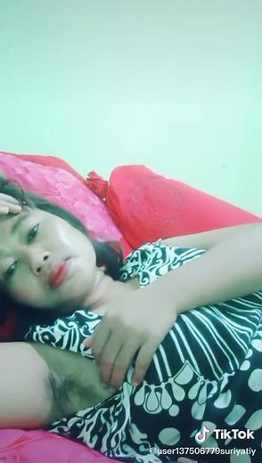Tante pamer bulu ketek lebat