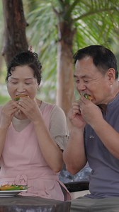 113K views · 5.1K reactions | Koreans Cook and Eat Filipino Delicacy Kutsinta Recipe in Philippines | Puto Cuchinta #buhayprobinsya #filipinofood #kutsinta | Bapmukjago 밥먹자go | Facebook