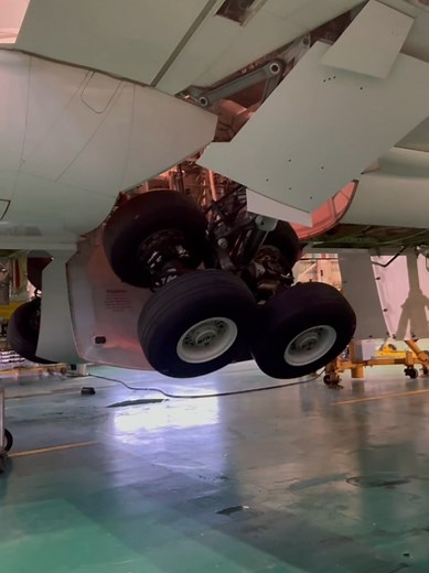 Landing Gear Retraction and Extension Explained