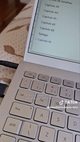 Bianca Faria (@meudiariodepandora) - Tutorial Completo: Escrevendo Capítulos no Google Docs