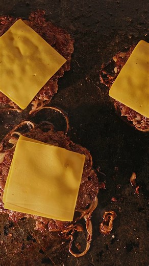 Some days just need loud flavours, crispy edges, and a bite that makes you forget what you were even talking about. Order now: burgerlab.com.pk (Link in bio) or 📞021 111 112 522 (B-LAB) Download Burger Lab app now (Link in bio) . . . . #BigBurgerEnergy #burgerlab #SmashedBeef | Burger Lab