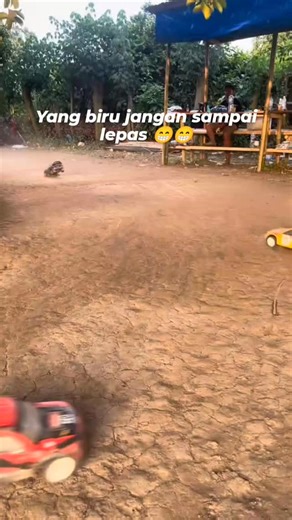 3.3K views · 21 reactions | Asiknya main di trek tanah  Koleksi mainan terlengkap klik link di bio atau kunjungi profil kami. ‎ ‎Follow untuk update konten mainan setiap harinya. ‎#review #remotecontrol #rcrally #rc4tak #rccar #rcdrift #racing #2stroke #rcengine #mainancowok #hobby #4wd #boardgame #arcadegame #rccar #hspracing | Mainan Favorit | Facebook