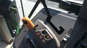 Nouvelle transmission john DEERE command quad ecoshift disponible sur 6M. 24 vitesses sous charge avec régime économique et vitesse programmable. Fiable, efficace et confortable. Disponible chez votre concessionnaire Patoux Equipagri. | Patoux Equipagri