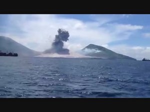 噴火の瞬間と凄まじい衝撃波を捉えた映像