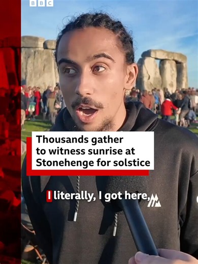 A spectacular sunrise over the misty plain at Stonehenge drew big crowds from all over the UK. #Solstice #Summer #UK #Stonehenge #BBCNews