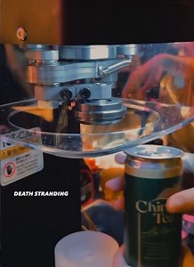DEATH STRANDING 2で初登場したオリジナルドリンク「カイラル茶」を、米とサーカスの人気「糞茶」で再現。カイコが食べる桑の葉の糞を乾燥させた中国茶で、古くから漢方としても親しまれてきた魅惑のお茶🐛未知の成分「カイラル」を感じさせるかのような、奥深い味わいです🍵