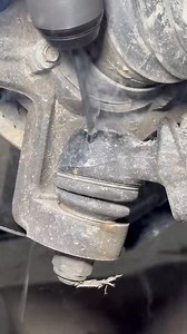 CarLifehack: Greasing a Ball Joint Without open #lifehacks #automobile #mechanic #mechanical #repairing #greasing #balljoint #tips #tricks #information #guidance #reelsfbシ | Mujahid Manzoor