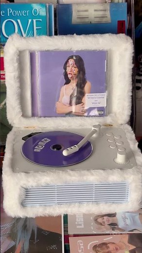 First time using a CD player and it’s amazing, way beyond streaming! Listening to Billie, Ariana