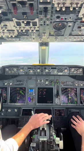 #jumpseat#aviation#pilotslife The best seat on the plane ✈️