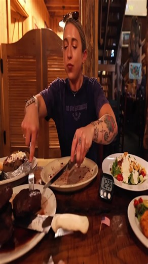 #foodchallenge #katinaeatskilos #undefeated #burger #fyp