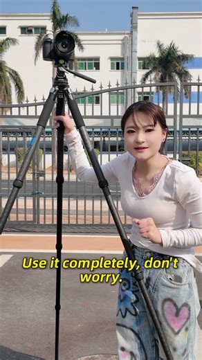 RC334C Tripod: 1/4" & 3/8" Screw Compatibility