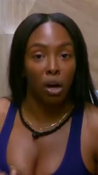 409K views · 21K reactions | #LaCasaDeLosFamososCol | https://bit.ly/3SU6Jgt | En la primera semana de La casa de los famosos, Karen se ha mostrado sin filtros y como ella siente que debe ser . ¿Te gusta esta participante?  Puedes disfrutar de #LaCasaDeLosFamosos en las noches del Canal RCN y 24/7 en la app de ViX. | La Casa De Los Famosos Colombia | Facebook