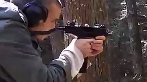 UZI微型冲锋枪全自动射击