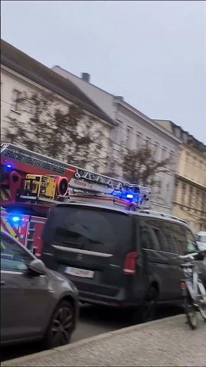 TLF, DLK und HLF der Hauptwache Potsdam auf Einsatzfahrt #potsdam #viral #einsatz #feuerwehr#retter