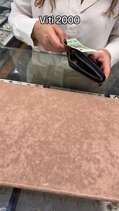 340 reactions | “Kush bleu ar dje, ka fituar sot. Ari s’është modë, është mbrojtje nga koha. Investo me mençuri – investo në ar. 滋” #argjendariaahoora #ahoorajewelry #argjendarifushkosove #argjendari #fushkosova #argjendaria_ahoora #argjendaria #ari585 #fushkosovë #ari | Argjendaria Ahoora | Facebook