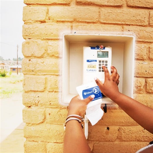⚠️Stay Alert: Electricity Token Scams are on the Rise! ⚠️ Scammers are offering ‘discounted electricity’, but it’s illegal – and you’ll be left with nothing. Don’t take the risk! Buy only from authorised vendors like Shoprite, Boxer, Usave, Pick n Pay, filling stations, and online banking. Check the official vendor list here: https://www.eskom.co.za/distribution/wpcontent/uploads/2024/11/2024123Vending-outlets.xlsx #NoDiscountElectricityVouchers | Eskom Hld SOC Ltd