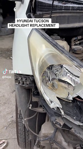 Hyundai Tucson Headlight Bulb Replacement Guide (2015-2022)