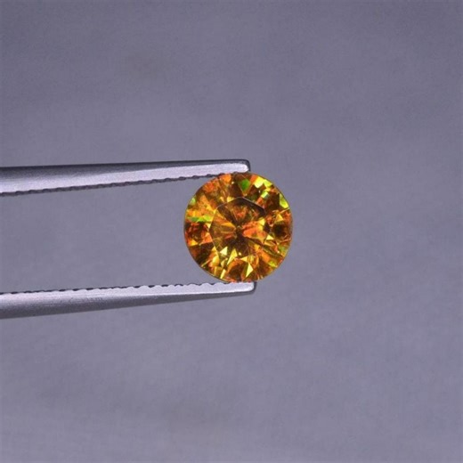 Natural Sphene Titanite Gemstone – Round Cut 1.15 Carat Loose VVSI Clarity - Etsy