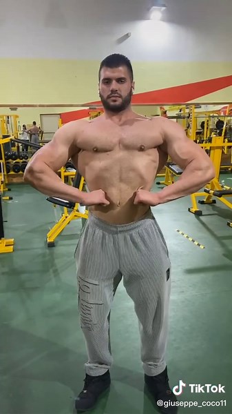 Off-season ON ✔️#BODYBUILDING #ROUTINE #CLASSICPHYSIQUE #LIFESTYLE #IFBB #COMPETITION #FITITALYSHOWPROMOTION #healthyfood #backdayworkout #workout