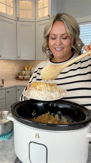 Say RECIPE and I’ll send it over! Slow Cooker Poppy Seed Chicken Casserole is cozy, creamy, and so easy to make. It's the perfect family dinner recipe. #SlowCookerRecipe #PoppySeedChicken #ChickenCasserole https://www.thediaryofarealhousewife.com/slow-cooker-poppy-seed-chicken/ | The Diary of a Real Housewife - Jennie Duncan