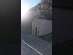 UN HAMEAU AU FOND DE LA VALLÉE...