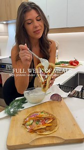 If you think “healthy” eating has to be bland and boring… think again! 😜 Thanks to healthy abd protein-packed recipes like these that keep calories and additives low — without skimping on flavour 👀 — I’ve lost more than 15 pounds and ended the cycle of binge eating/food obsession! 🔥 Comment “yummy meals” or “easy meals” and I’ll send both of my cookbooks with 220 easy, high protein meal preps and sugar-free desserts straight to you‼️ 📌 The recipe details are pinned in the comments below! Enj