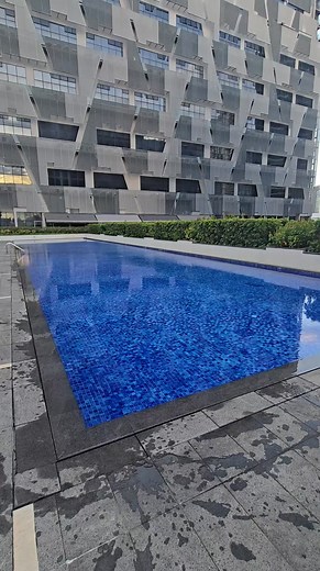 3 comments | Singapore’s rooftop pool views are unreal! From the...