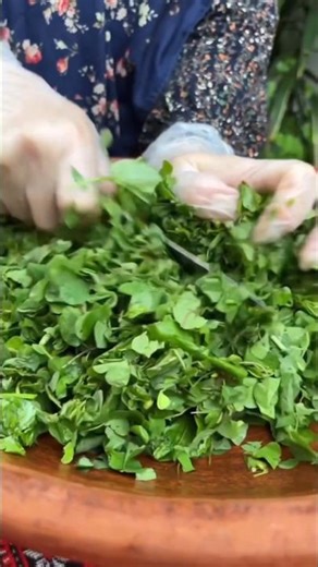 🥗Wash & chop 🍃 Which sound relaxes you more? #Chopping#Vegetables #Washing #village#Relaxing