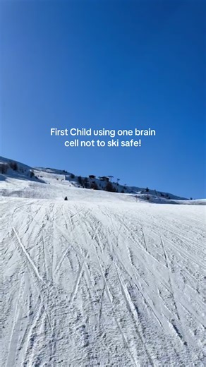 Hilarious Skiing Fails: Siblings Take on the Slopes