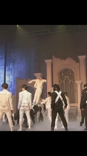 Jeonghan dangerous choreo😨. #seventeen #jeonghan #kpop #choreography #performance #dk #hybe #tiki