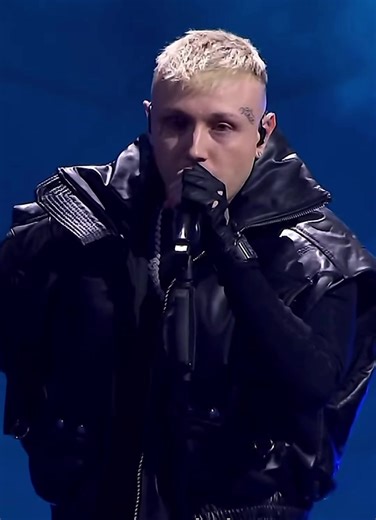 “..dimmi, quando ci si perde, a cosa serve fare festa..?” #lazza #100messaggi #sanremo2024 #perte #foryouu