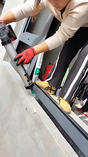 33K views · 11 reactions | Expert Window Sealing Tips You Need to Know!. #WindowSealing #DIYHome #HomeImprovement #SealantTips #EfficientLiving | हिंदुस्तानी है हम | Facebook