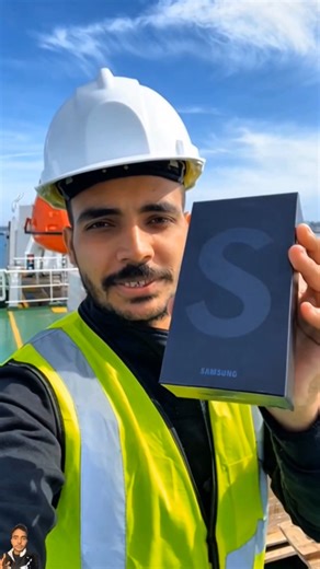 Aaj Ship Par Samsung Ultra Mobile Load Hua Hai Dekho 😱#shorts #ship