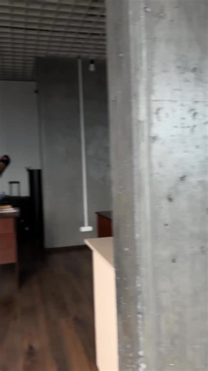 @alice.work.flow on Instagram: "NYC office brunette in heels😏 #heels #legs #officechic #secretary #stockings"