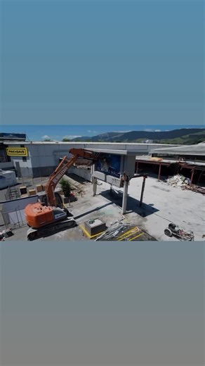 👷‍♀️ Behind the scenes 👷‍♂️ Take a quick look at what’s happening onsite as our Stage 2 works continue. Our contractors are on site and getting ready to begin demolition of the remaining parts of the building — another exciting step forward in the journey. We’ll be sharing more updates as we progress, so stay tuned! 🚧✨ | Richmond Mall