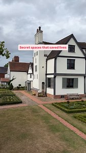 Almost impossible to find, ‘priest holes’ were vital in case Catholic family homes were searched. 🫣 Video description: clips showing hidden spaces within a Tudor home. The rooms are dark and have been kept in the Tudor style. The ‘priest holes’ are hidden below the normal rooms and are lit up, so they can be seen. | English Heritage