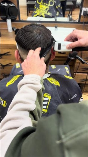 Clipper over comb action #barber #shorts #skinfade #trending #trendingshorts #clipperovercomb