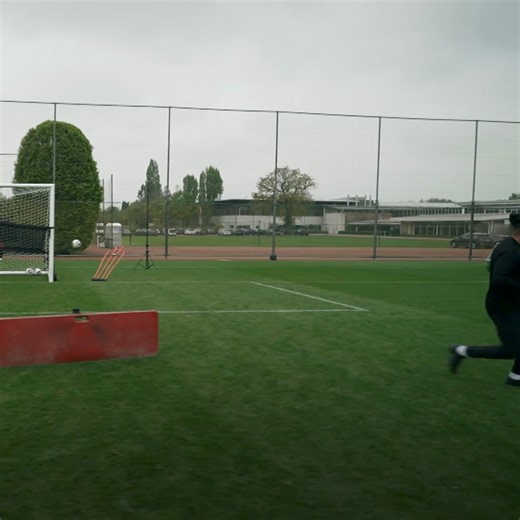 970K views · 10K reactions | Can Walcott recreate Trossard's best Arsenal goals? 樂 https://arsn.al/pTE9RPx Click the link above to watch our current and former wingers combine 欄 | Arsenal | Facebook