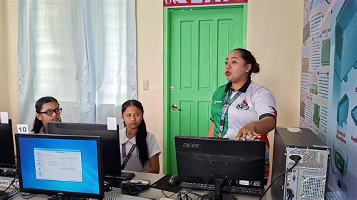 Orientation on correct use of the computers. #Library Tour #Dancing Lady