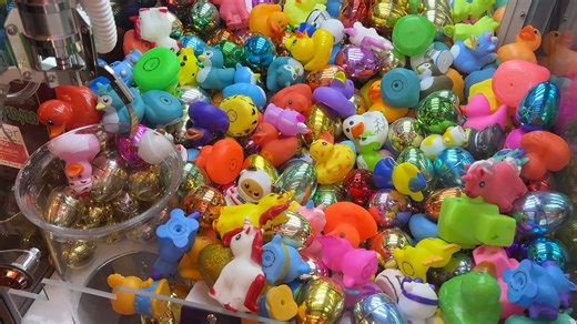 Golden Egg Claw Machine Mayhem | Carson Claws