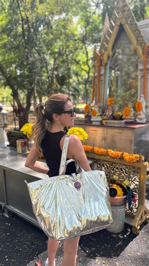 Deze nieuwe Chiang Mai bags uit de City Bag Collectie… ✔️ zijn super super lichtgewicht ✔️ hebben een subtiel python motiefje ✔️zijn niet geel goud maar champagne goud | All-timeFavourites