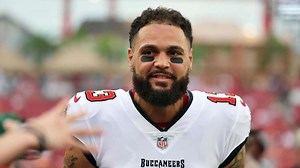 NFL star Mike Evans teams up with Kevin Hart for laugh-filled interview