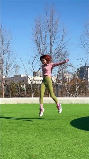 Watch This Girl’s Epic Kung Fu-Inspired Shuttlecock Performance