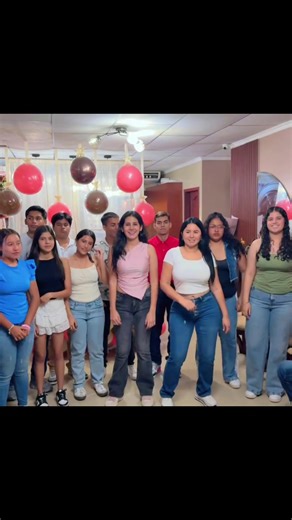 Así culminamos la noche con un baile junto a la cumpleañera💖@Bianca Vite son lo máximo chicos👏🏽🥳🎉