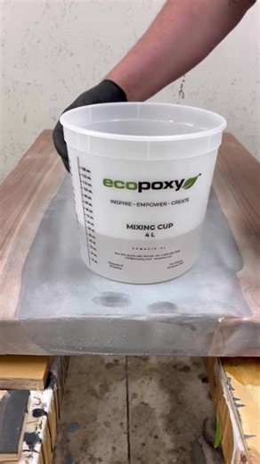 🇺🇸 ⛳Here @red_barn_home is showing us how he uses UVPoxy to apply a high-gloss clear coat on this creative golf themed table! 🇺🇸 ⛳ - - #golf #fore #golfgreen #uvpoxy #redbarn #ecopoxy #topcoat #glossy #handmade #handcrafted | EcoPoxy