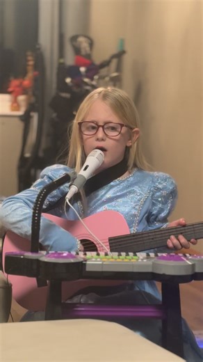 Dylan did a show for us with her new guitar and keyboard tonight and she SPECIFICALLY asked that she also do the show for our “flowerers ” (that’s you) so here she is entertaining us all! | TeamCasp47