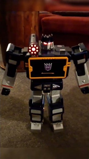 Robosen Soundwave. Transformation!
