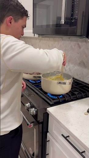 #PregoPartner our favorite go to recipe using ‪@Prego‬ Traditional Pasta Sauce! Shop now!