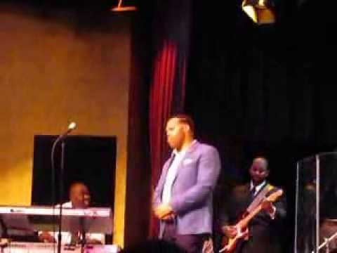 Eric Roberson - She LIVE